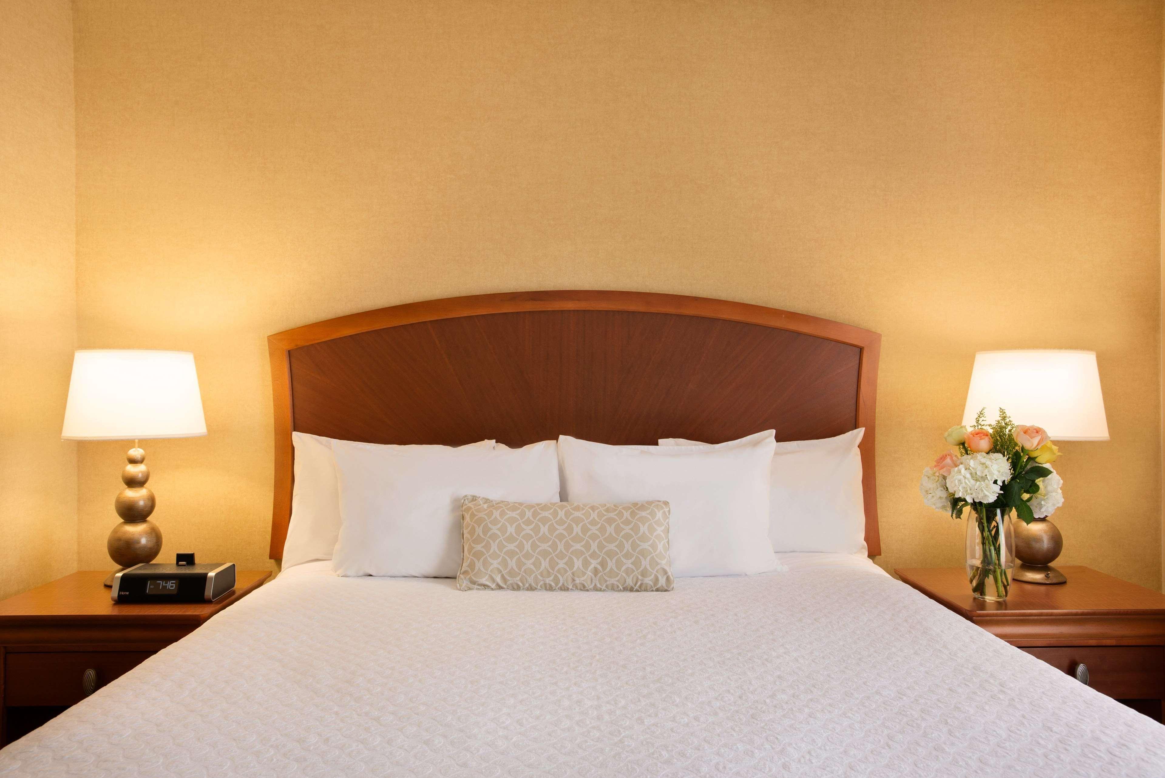 Embassy Suites By Hilton Greensboro Airport Buitenkant foto