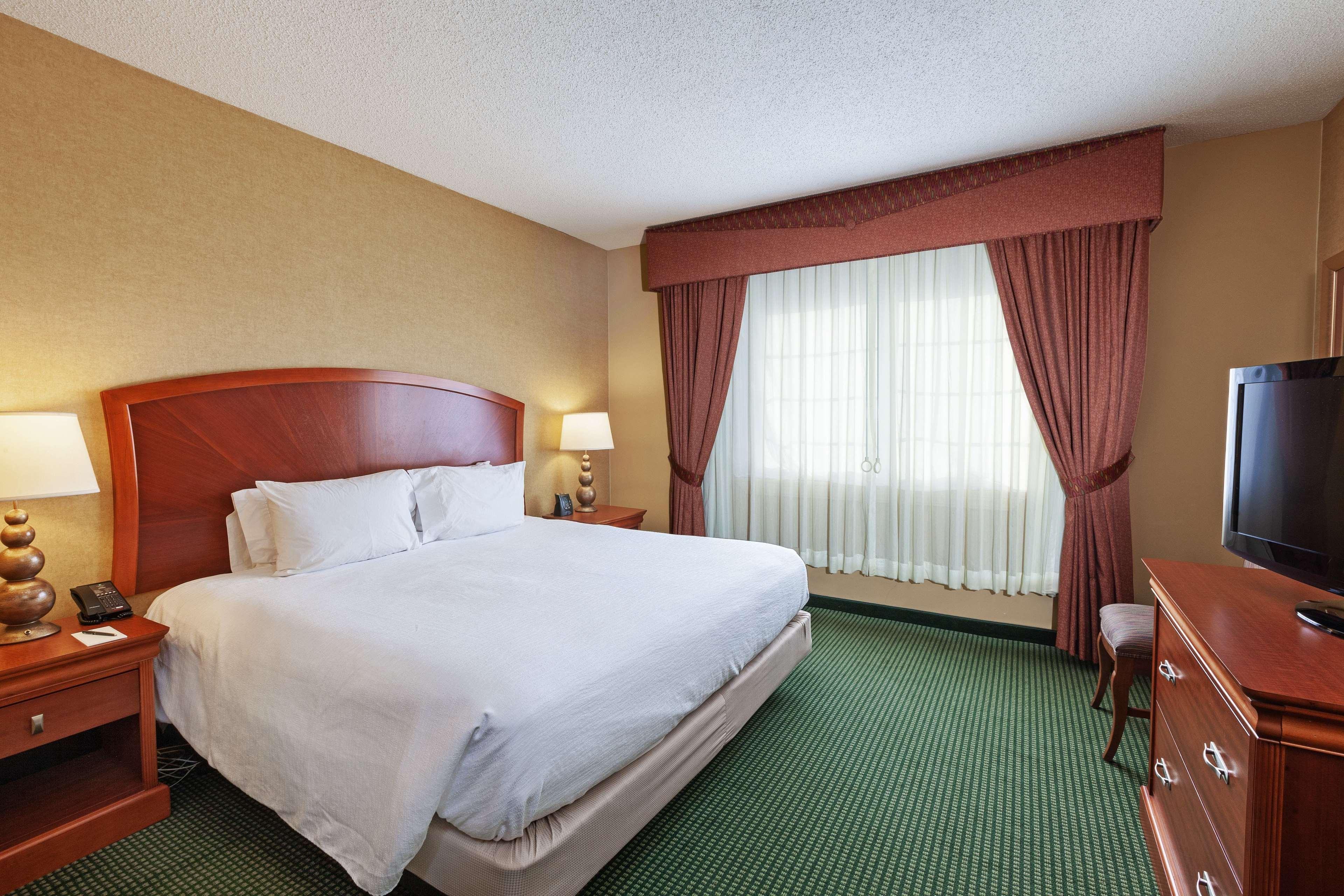Embassy Suites By Hilton Greensboro Airport Buitenkant foto