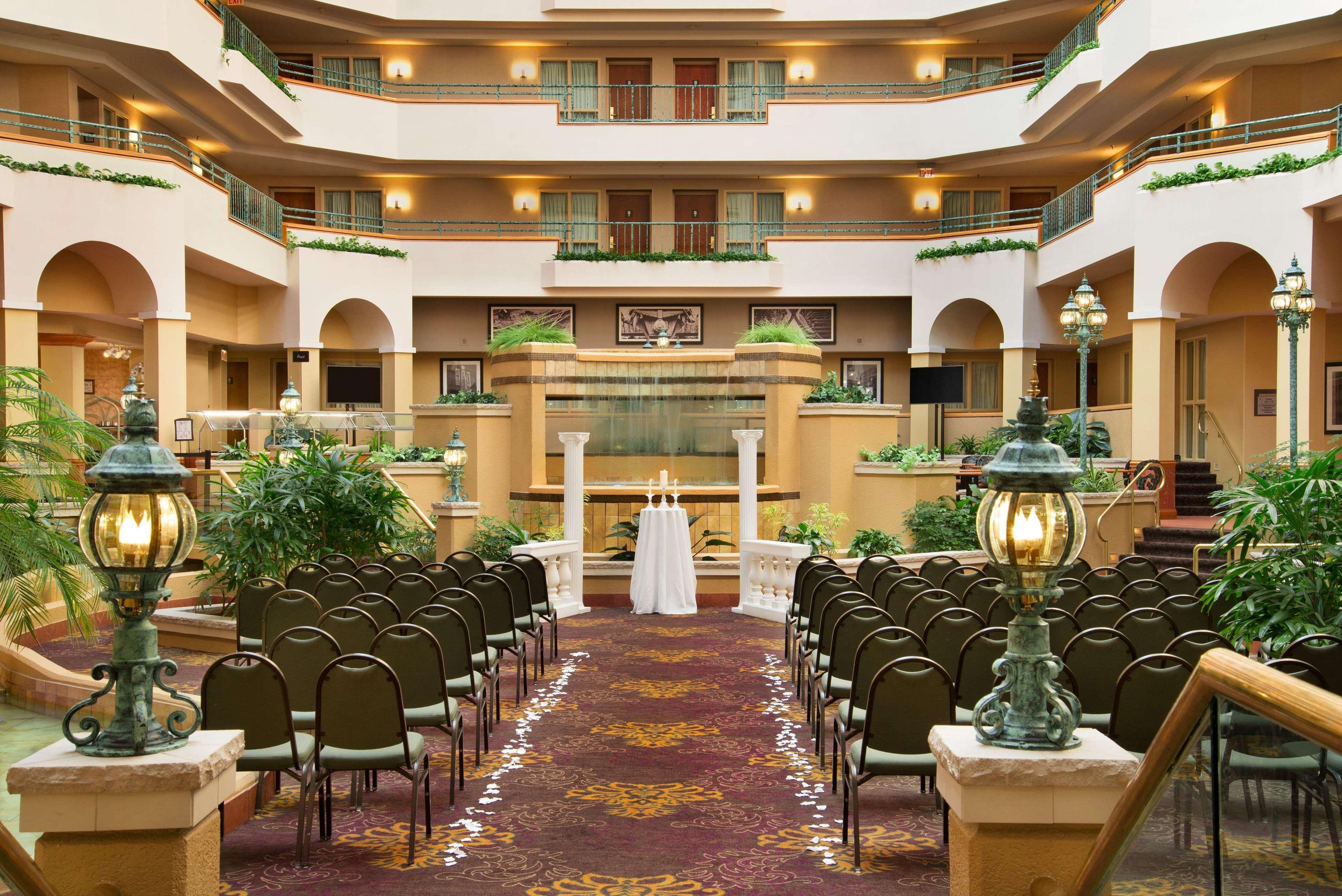 Embassy Suites By Hilton Greensboro Airport Buitenkant foto