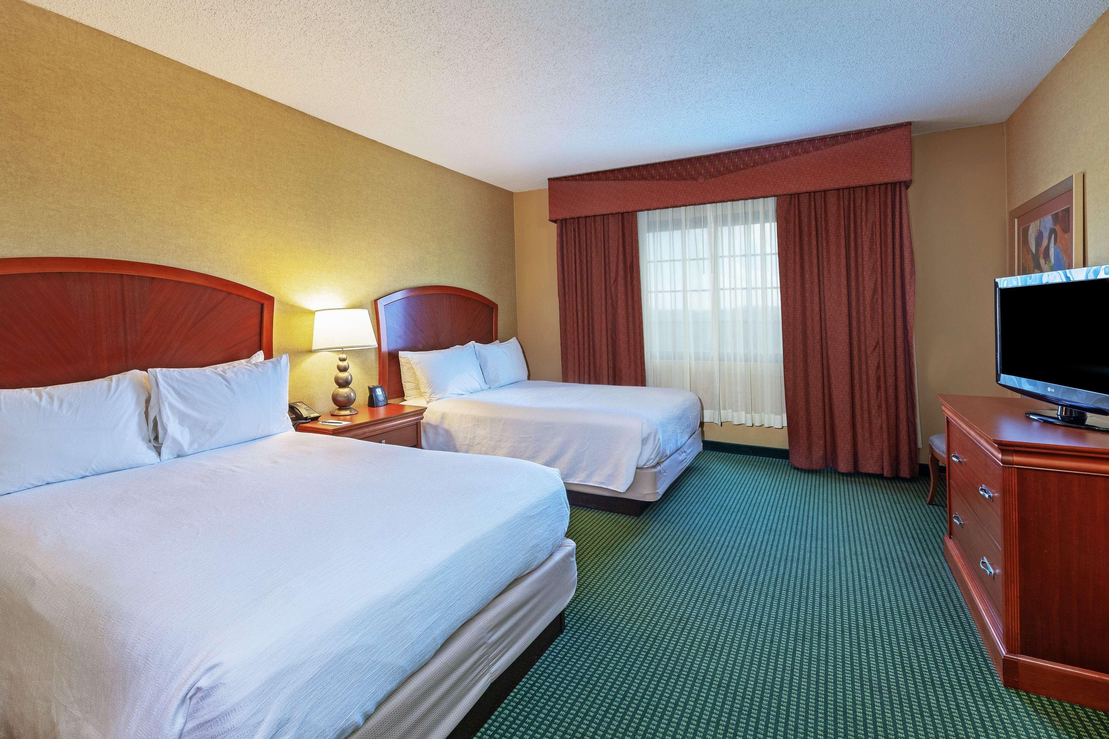 Embassy Suites By Hilton Greensboro Airport Buitenkant foto