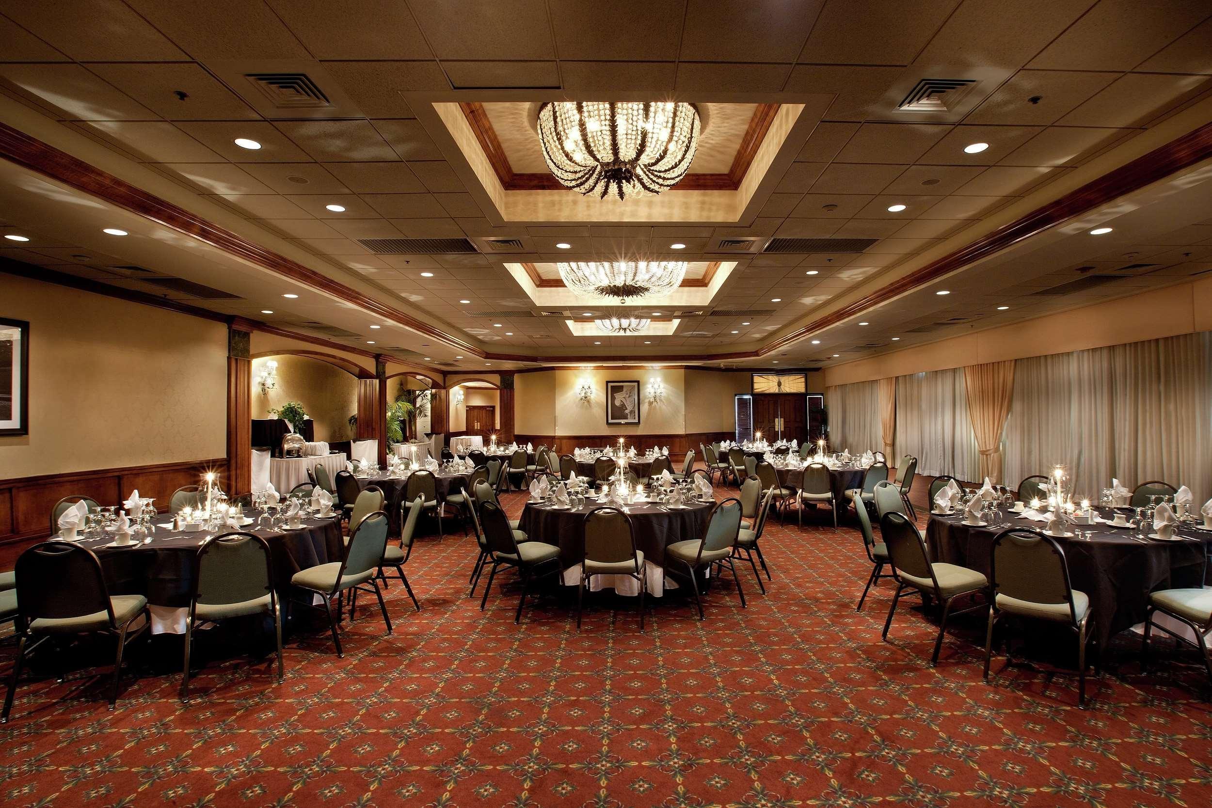 Embassy Suites By Hilton Greensboro Airport Buitenkant foto