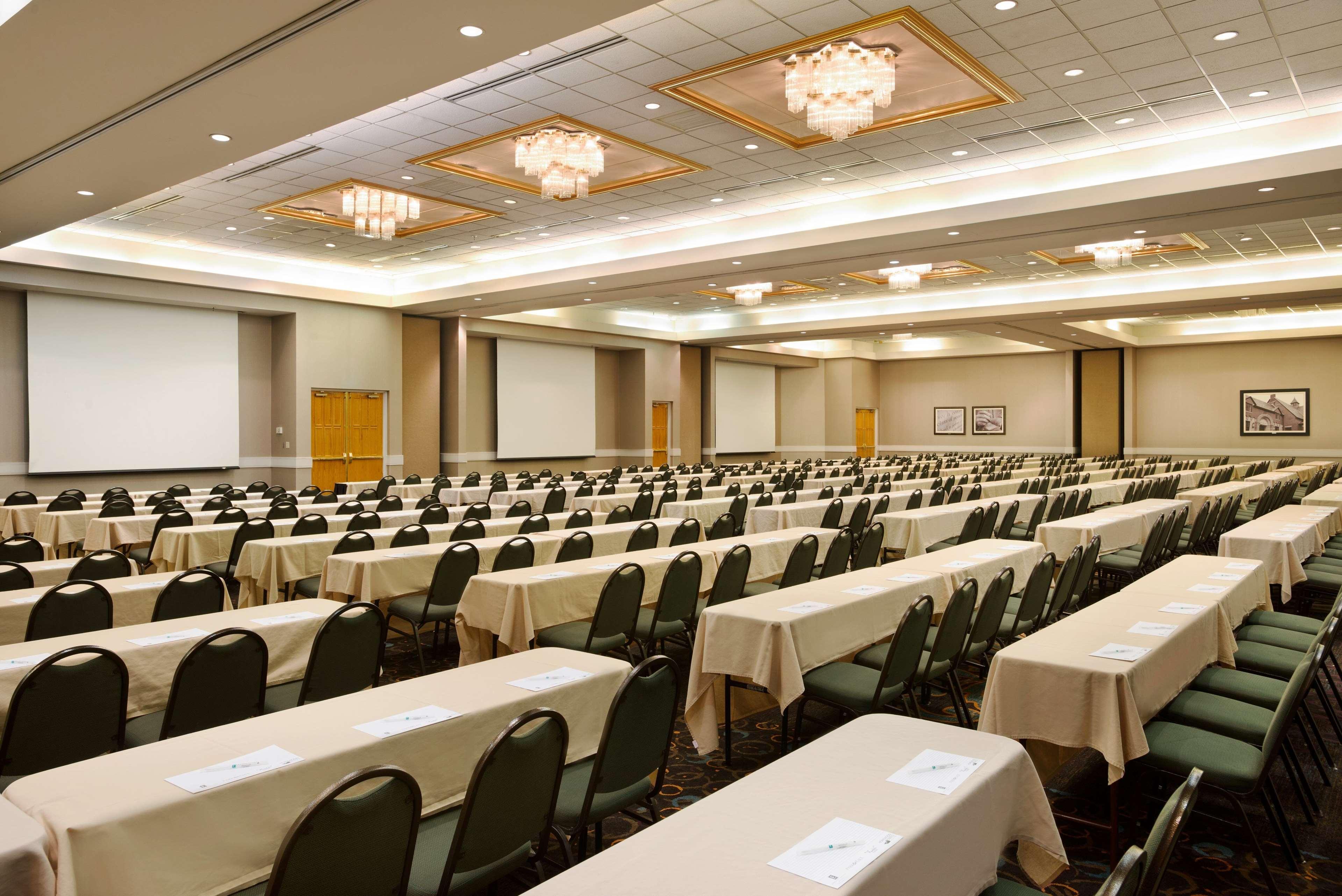 Embassy Suites By Hilton Greensboro Airport Buitenkant foto