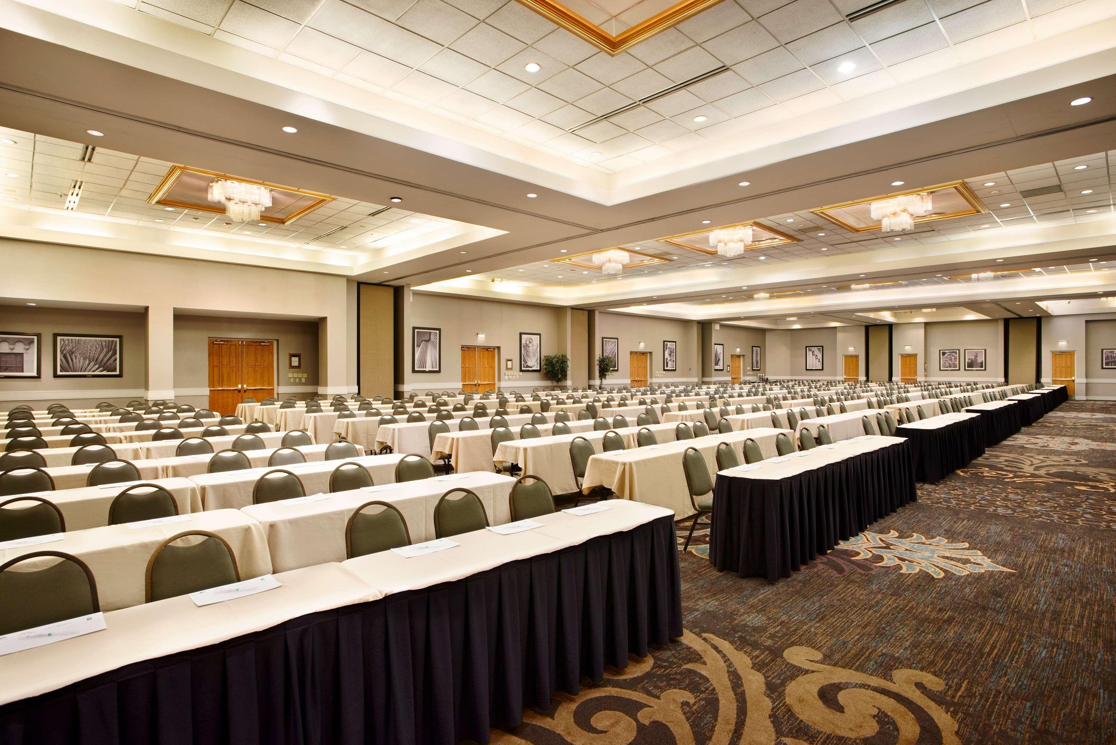 Embassy Suites By Hilton Greensboro Airport Buitenkant foto