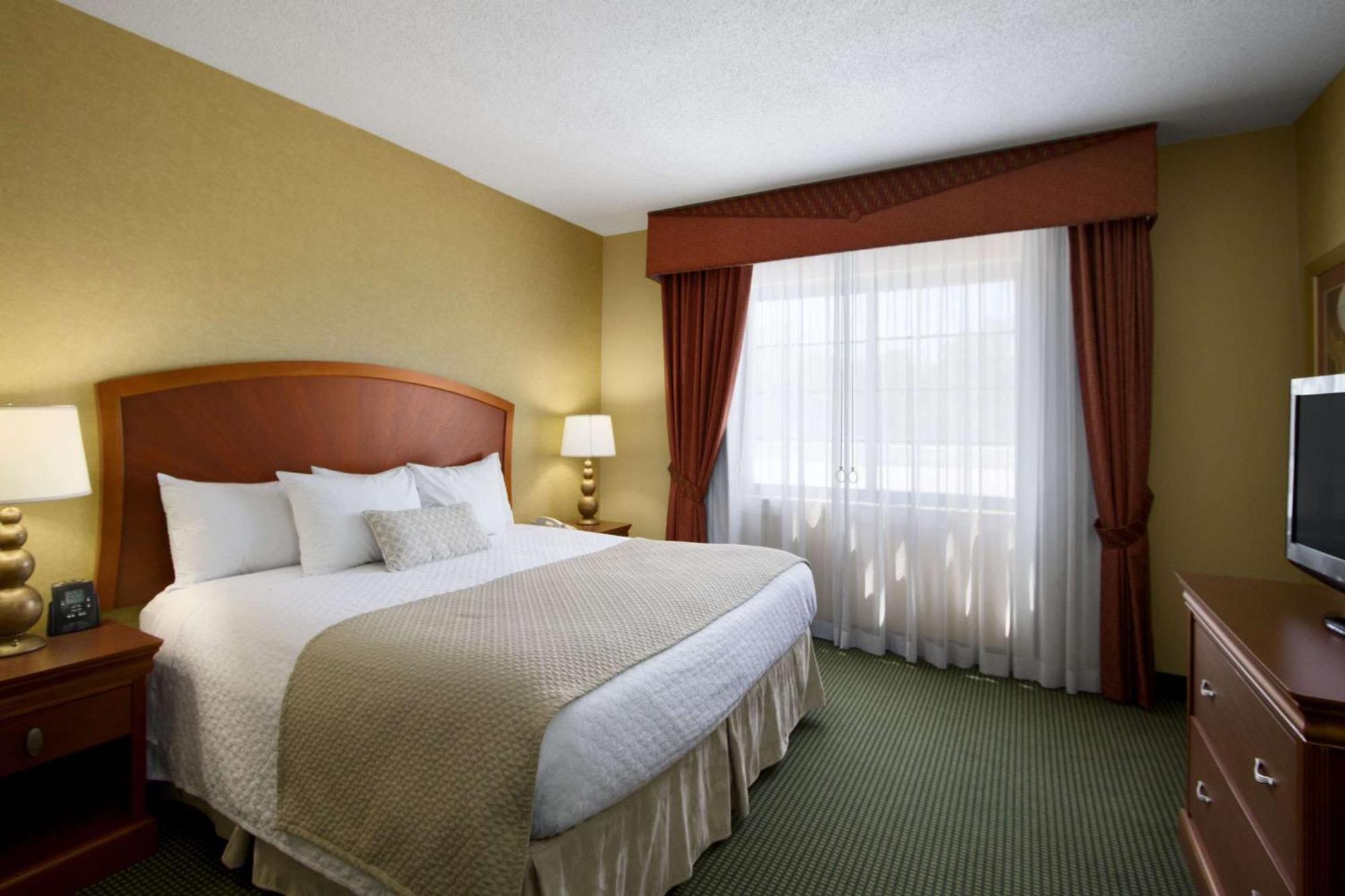 Embassy Suites By Hilton Greensboro Airport Buitenkant foto