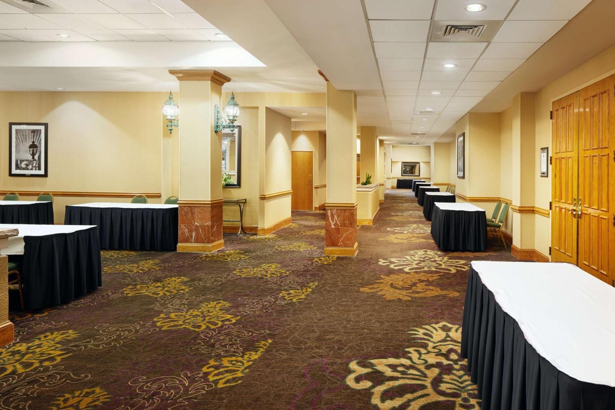 Embassy Suites By Hilton Greensboro Airport Buitenkant foto