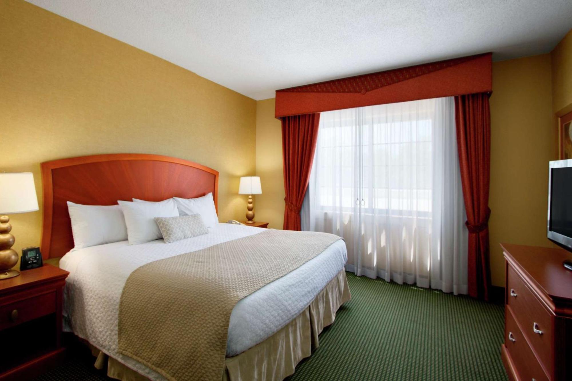 Embassy Suites By Hilton Greensboro Airport Buitenkant foto