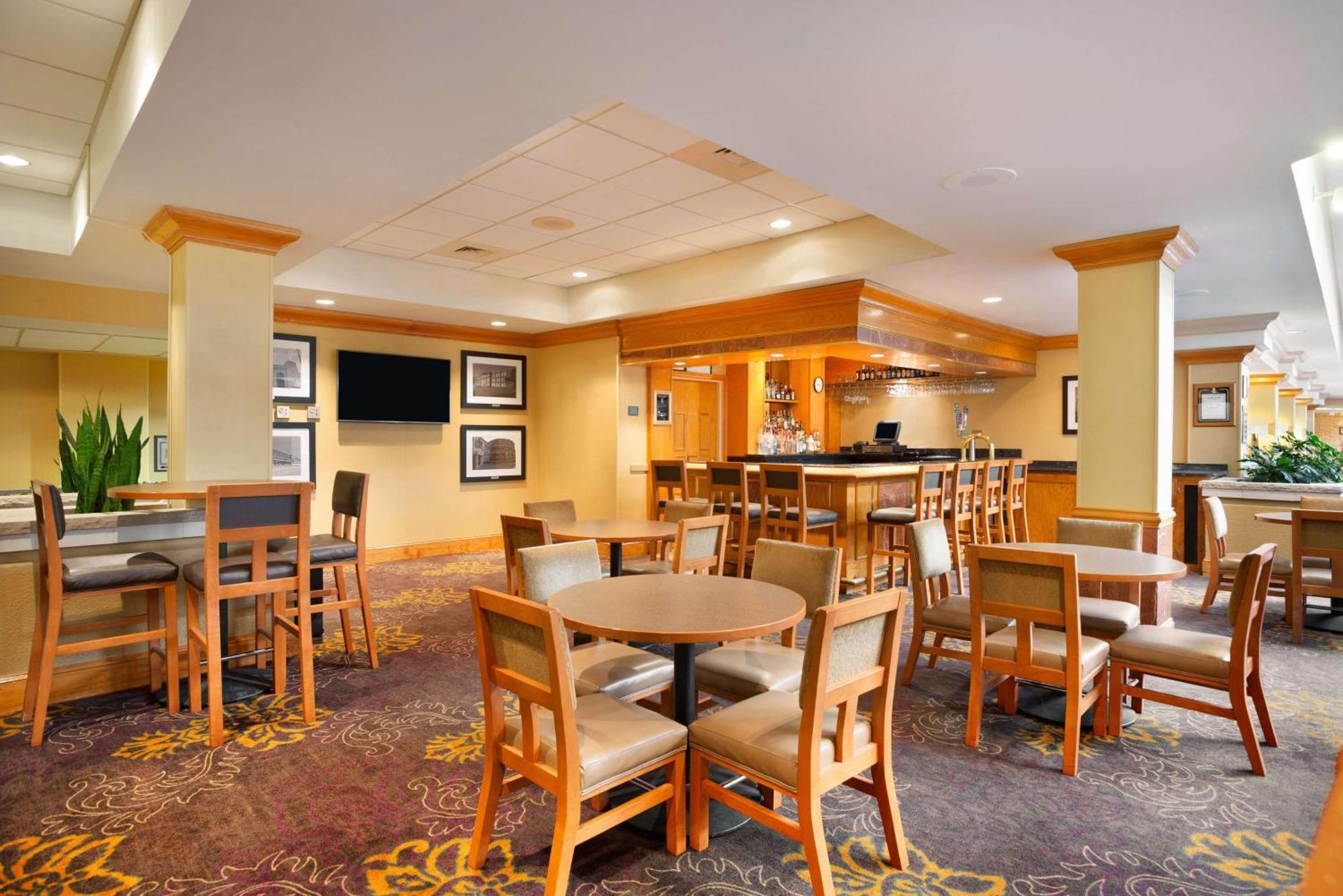Embassy Suites By Hilton Greensboro Airport Buitenkant foto