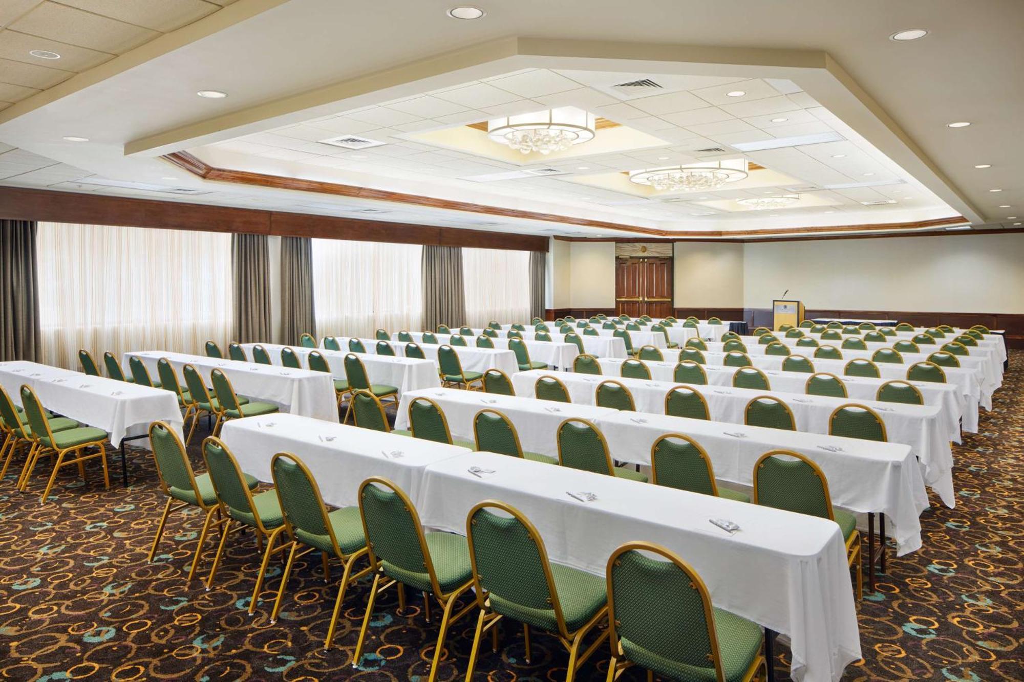 Embassy Suites By Hilton Greensboro Airport Buitenkant foto