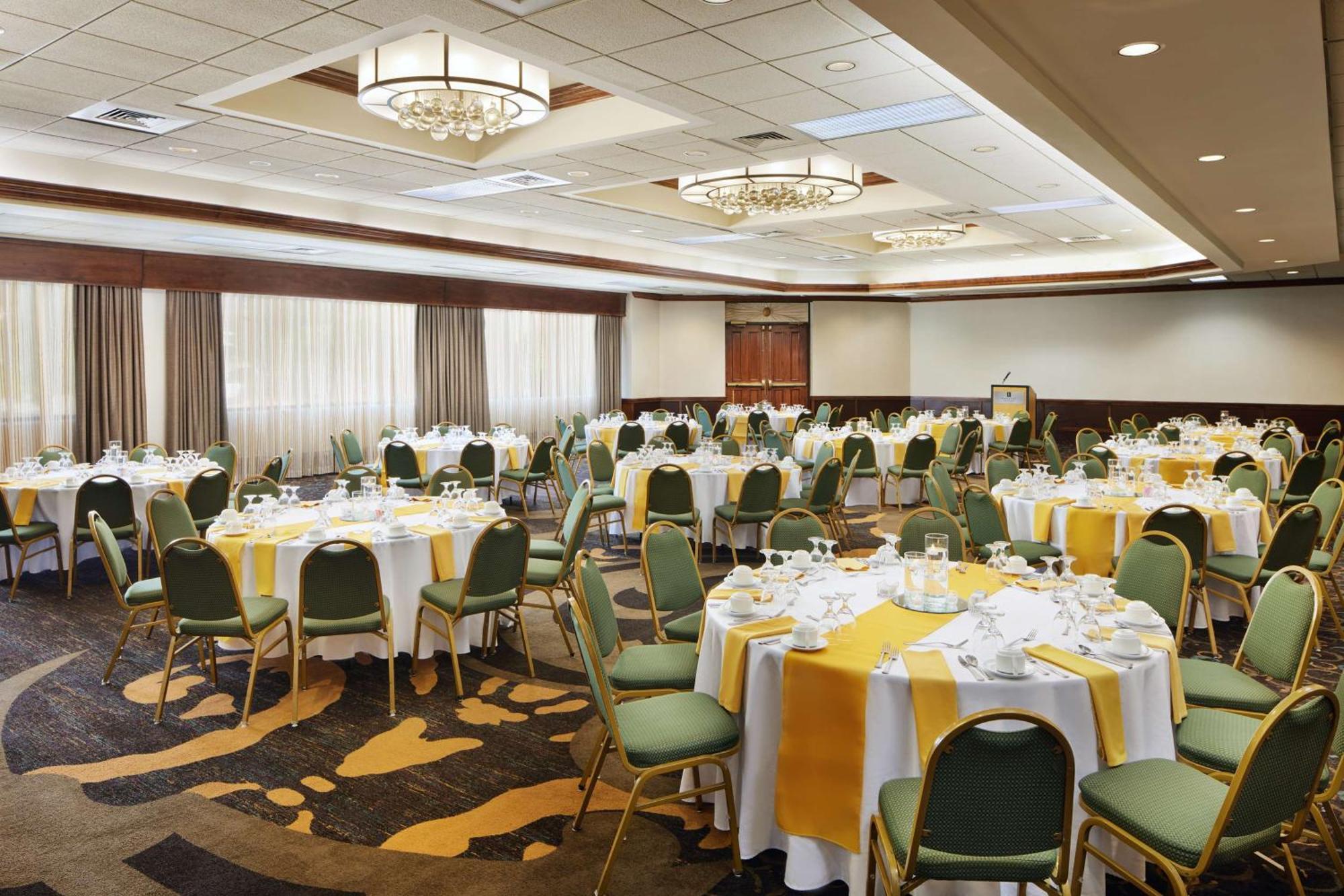 Embassy Suites By Hilton Greensboro Airport Buitenkant foto