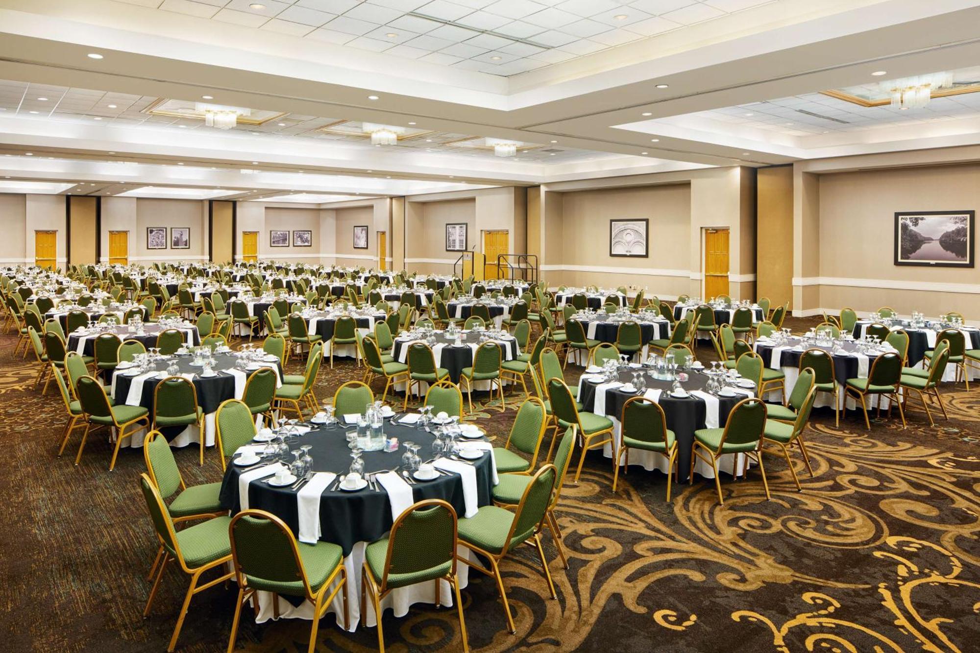 Embassy Suites By Hilton Greensboro Airport Buitenkant foto