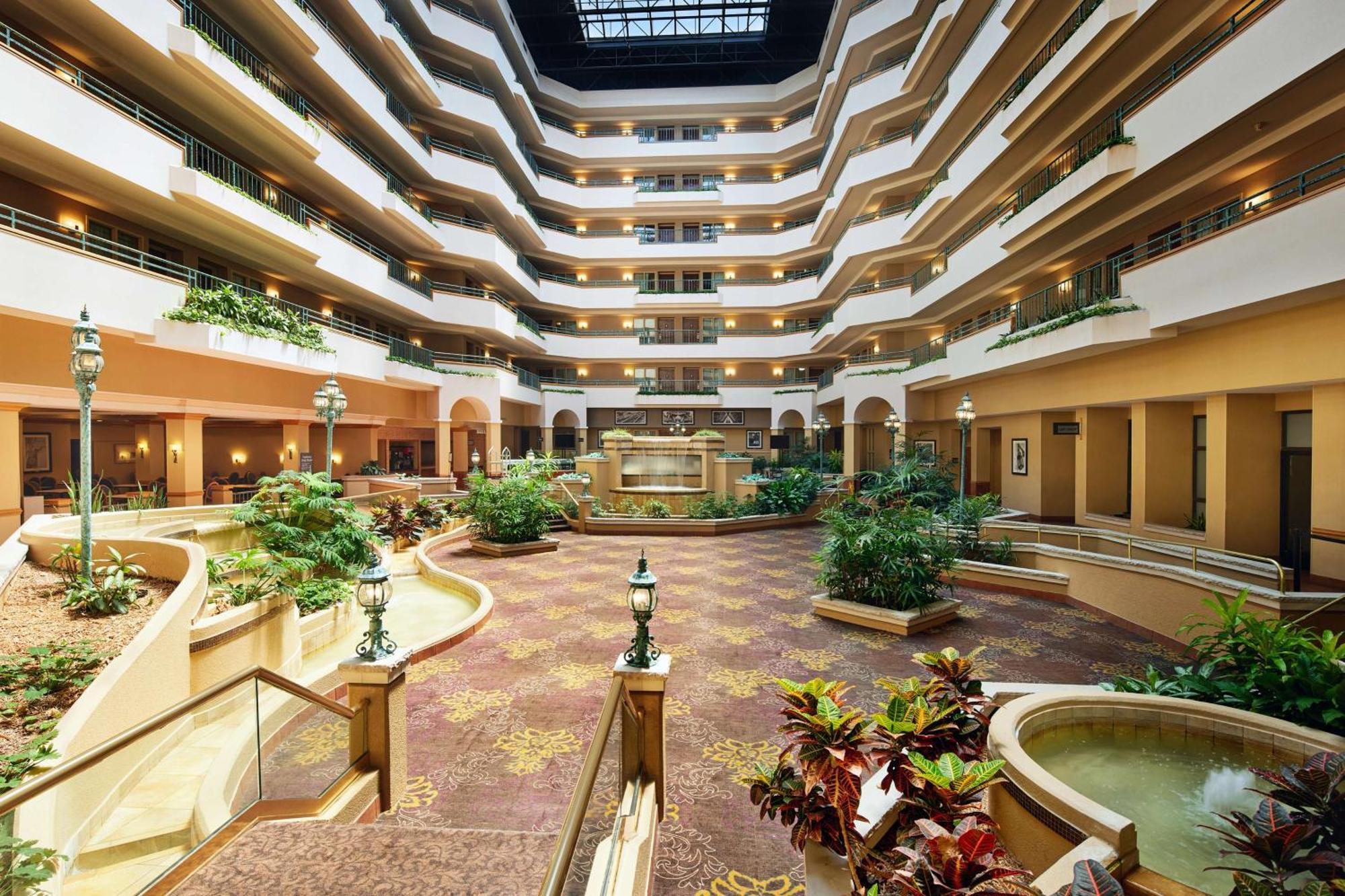 Embassy Suites By Hilton Greensboro Airport Buitenkant foto