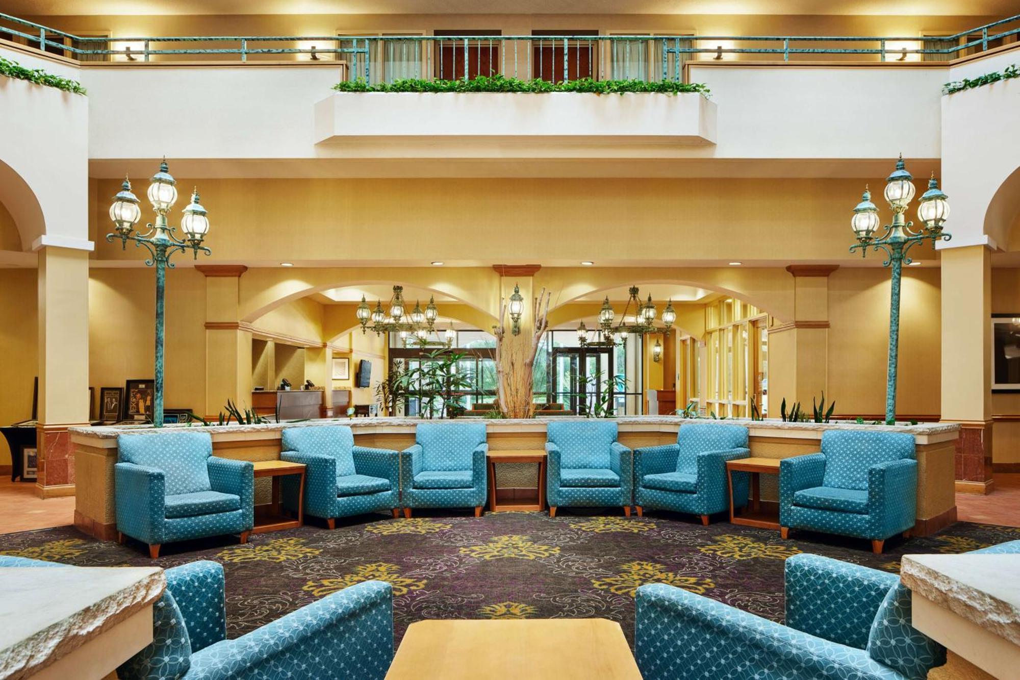 Embassy Suites By Hilton Greensboro Airport Buitenkant foto